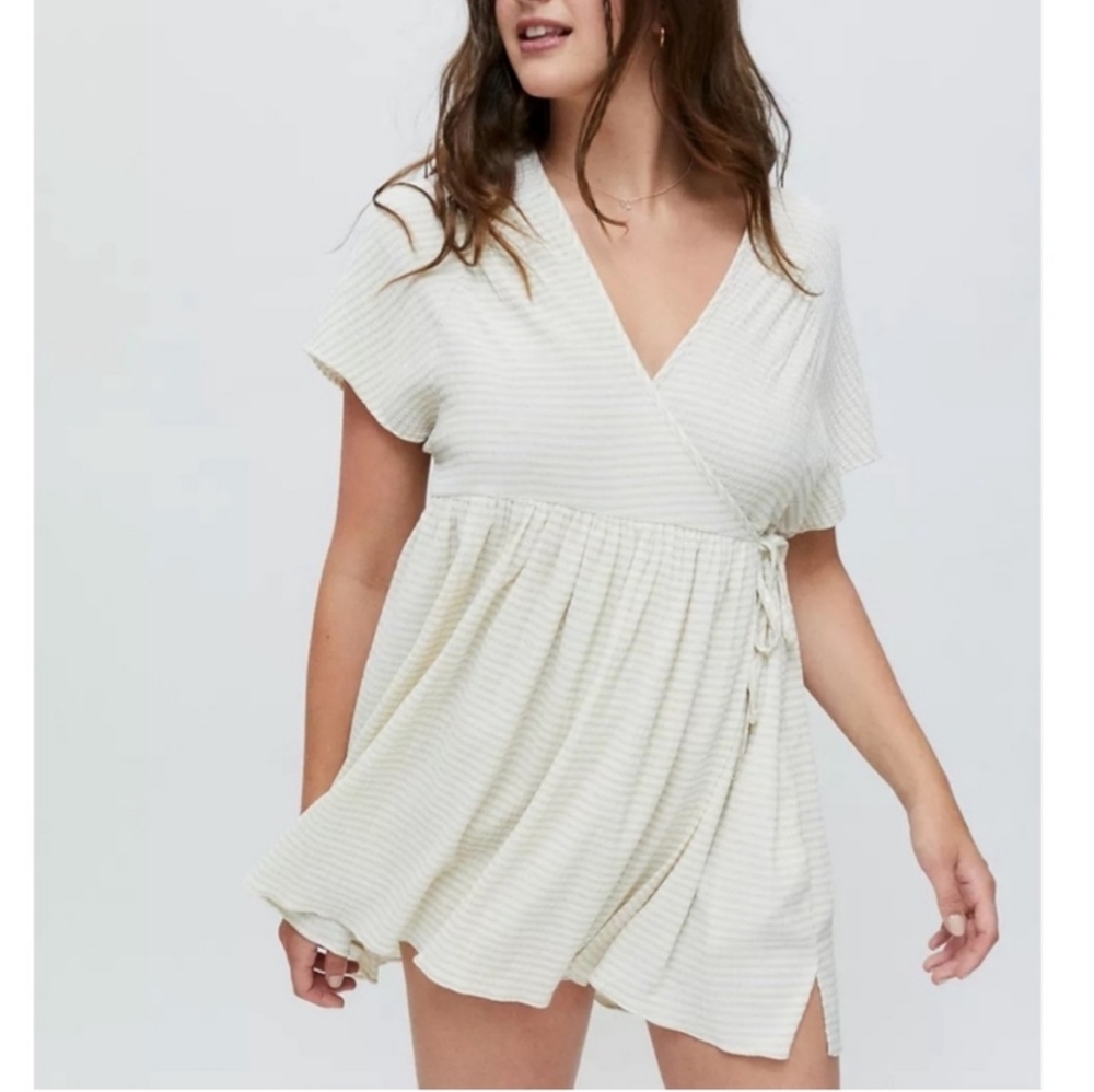 Urban Outfitters Alice Mini Wrap Dress Beige & White Womens Size XS Short Sleeve